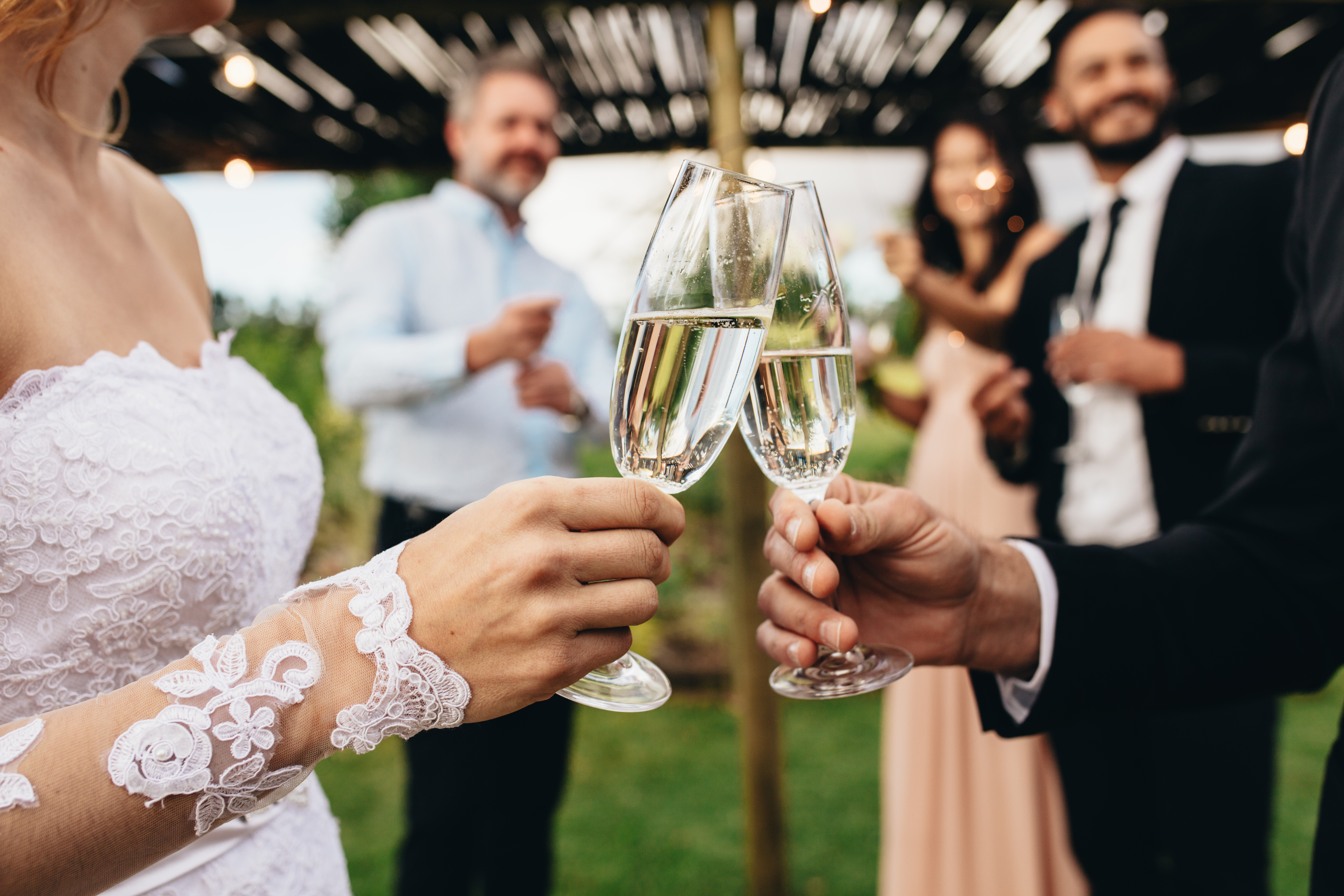 How to Give a Great Wedding Toast (And How to Avoid the Train Wreck)